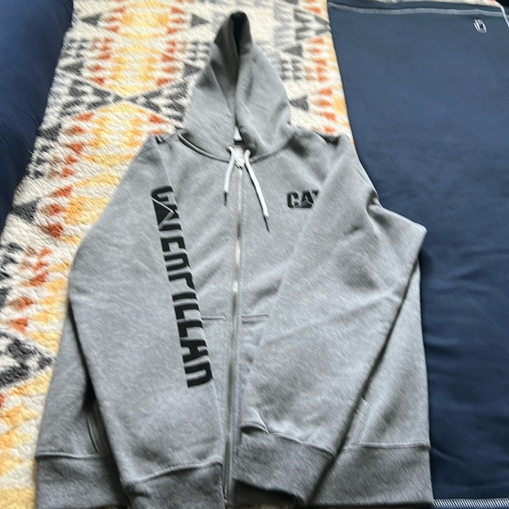 Men’s Medium Caterpillar hoodie.